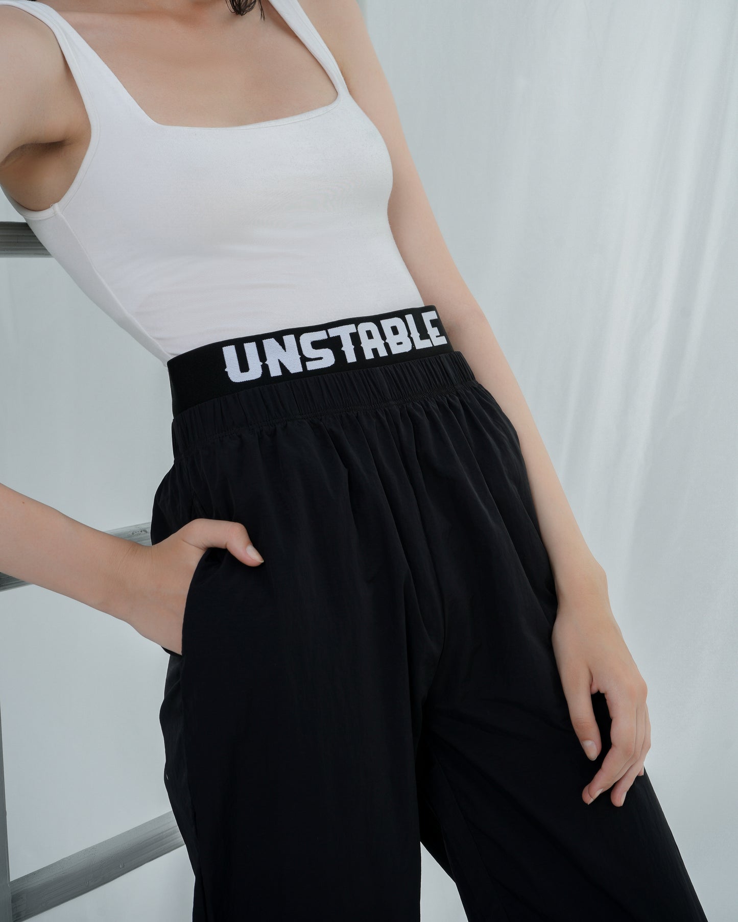 UNSTABLE WAISTBAND LOGO TROUSERS
